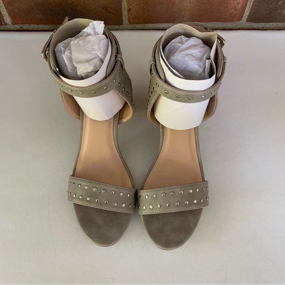 Journee Collection Womens Mabel Grey Ankle Strap Sandals US 7 M - Picture 3 of 8